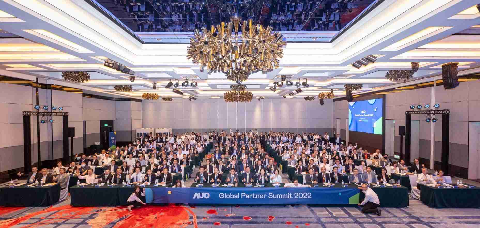 友達推動「安心、、、、創新、、用心、、、、同心、、盡心」五星職旅，，，為菲籍員工打造全方位照護，，首度贏得「人權實踐與發展領袖獎」殊榮